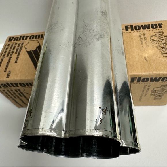 The Pampered Chef Antique Valtompia Bread Tube Flower Made In Taiwán NEW In Box - Picture 3 of 7